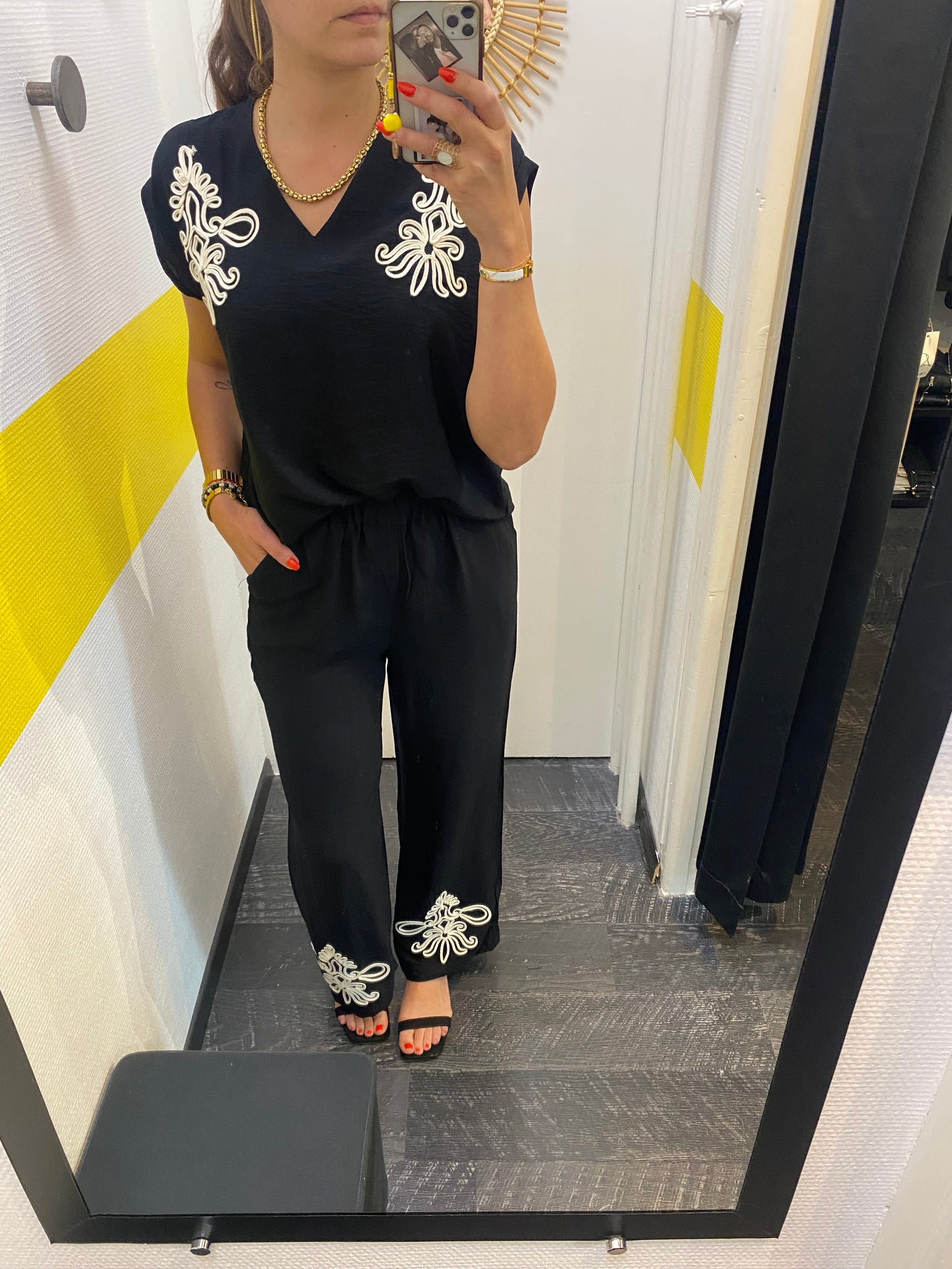 Ensemble noir ou beige
