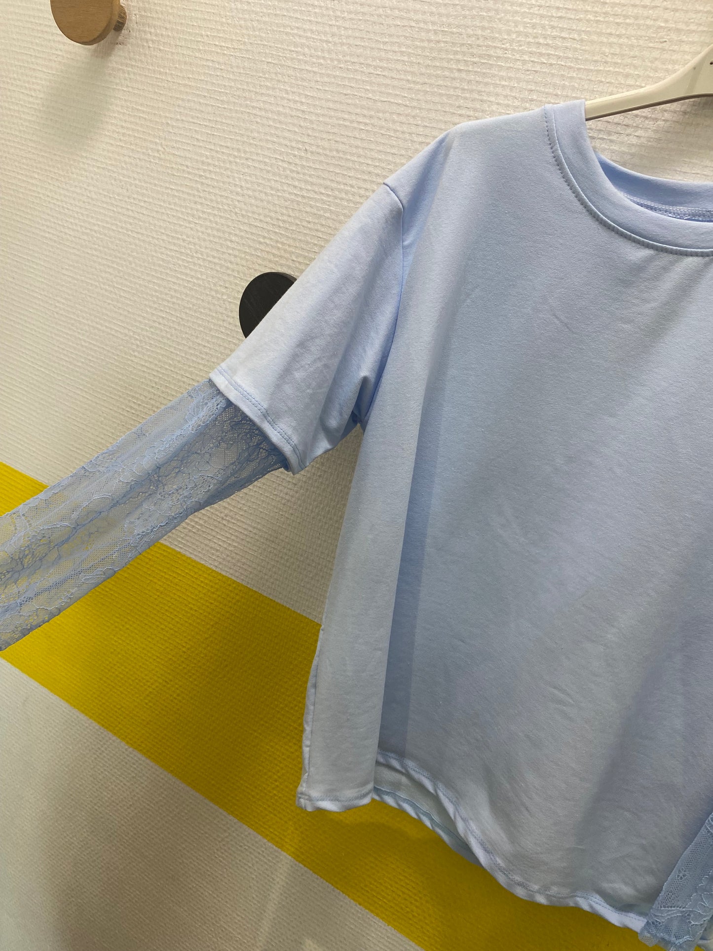Teeshirt manches dentelle