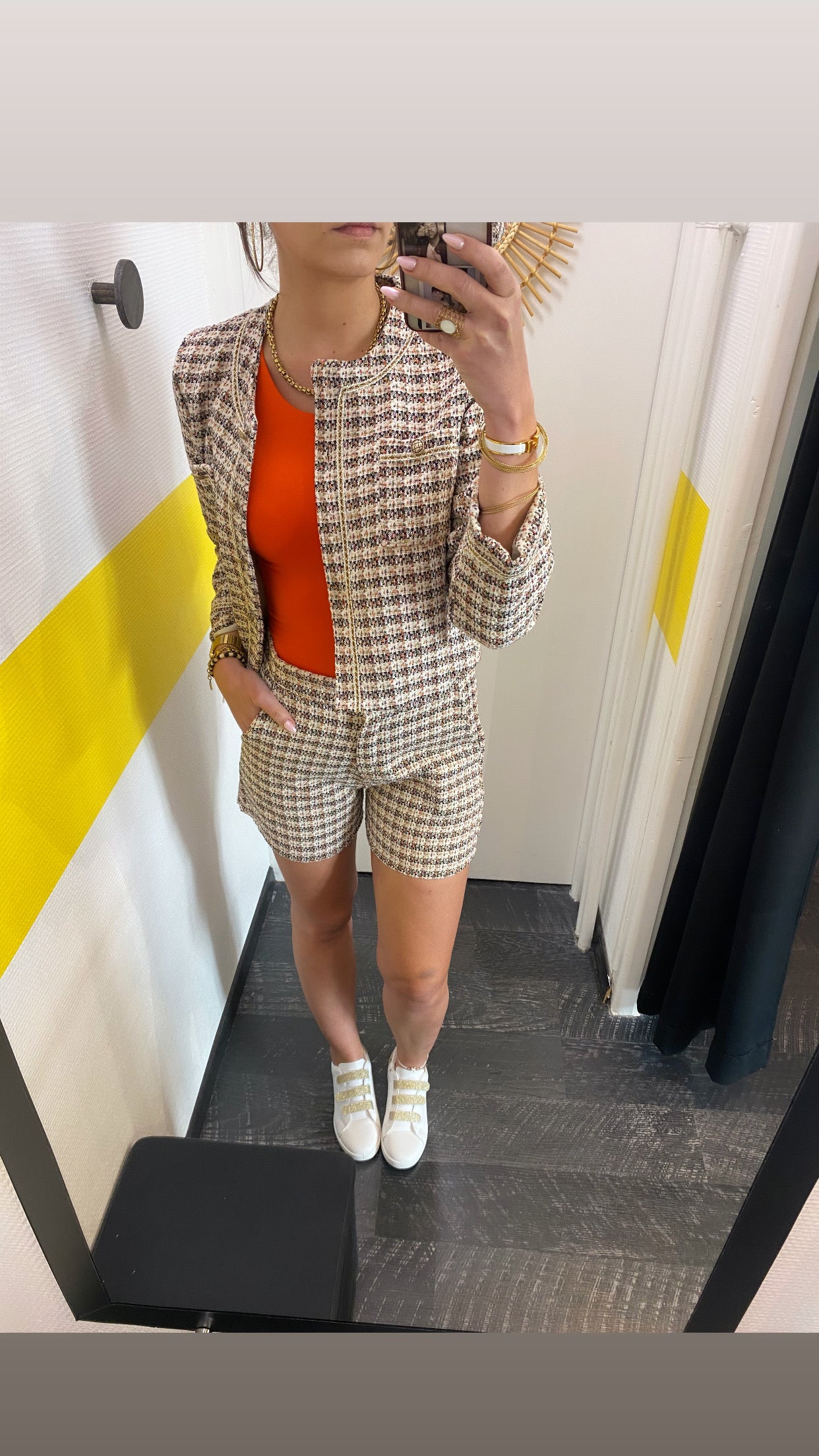 Short tweed orange
