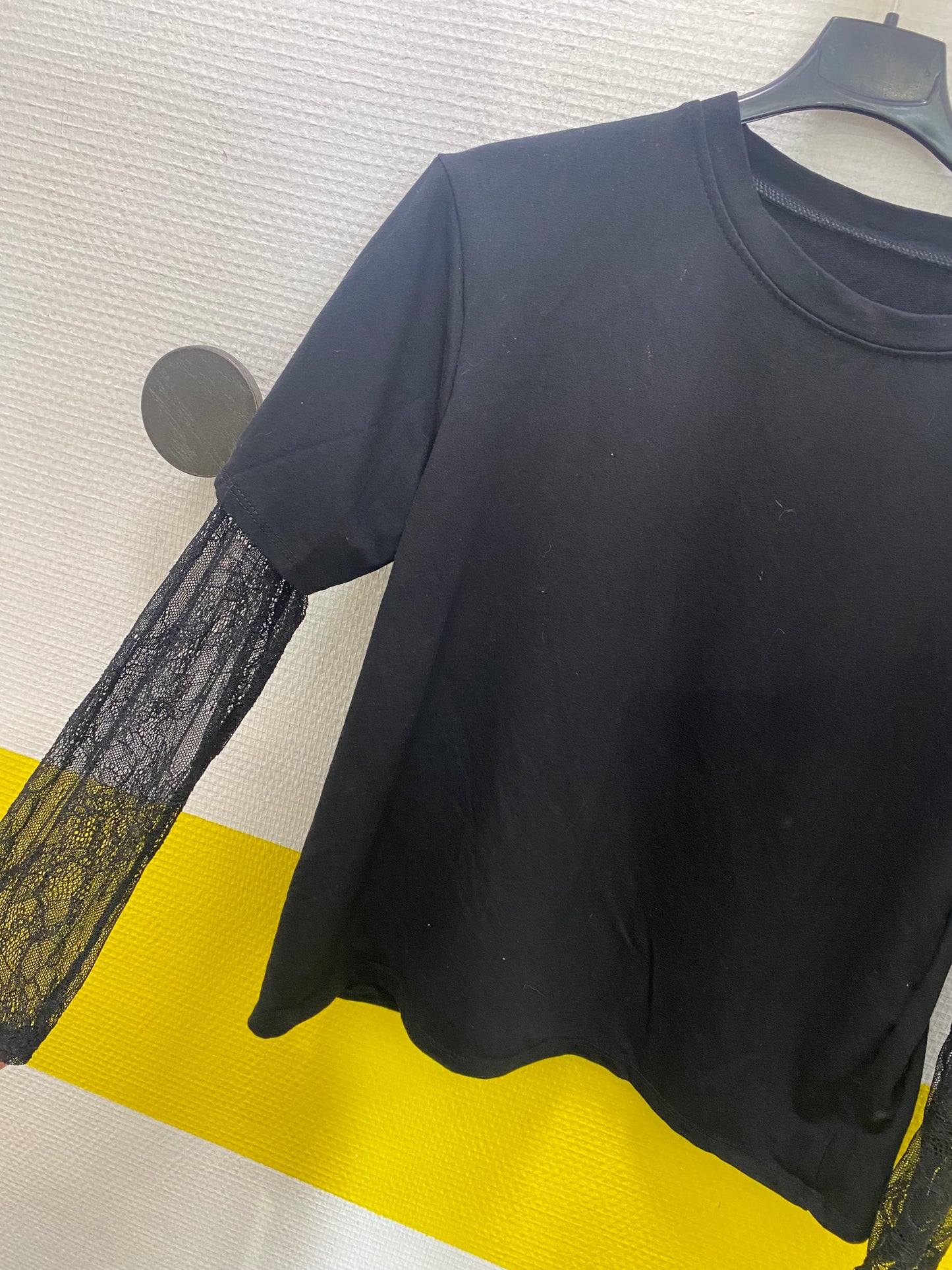 Teeshirt manches dentelle