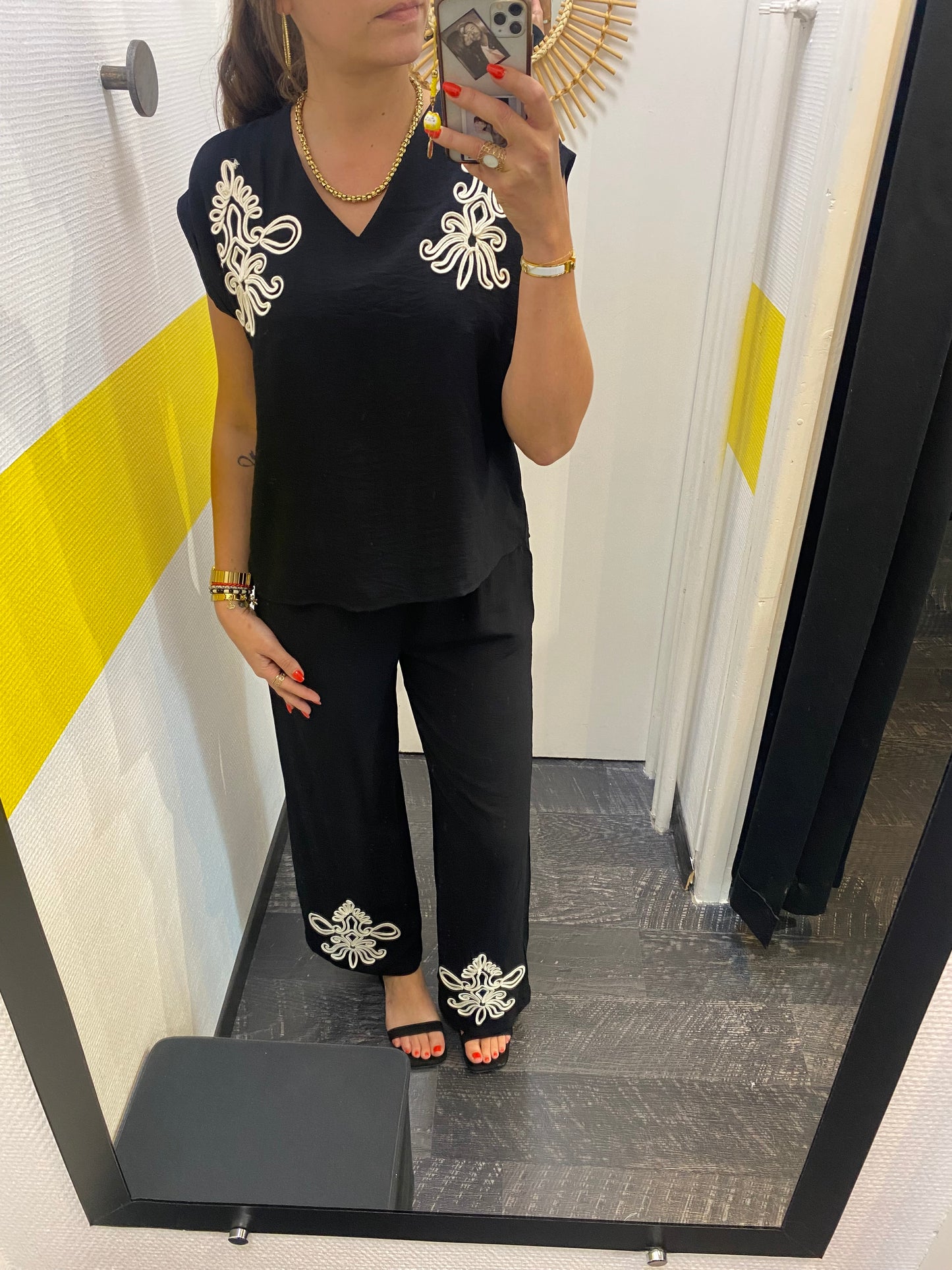 Ensemble noir ou beige