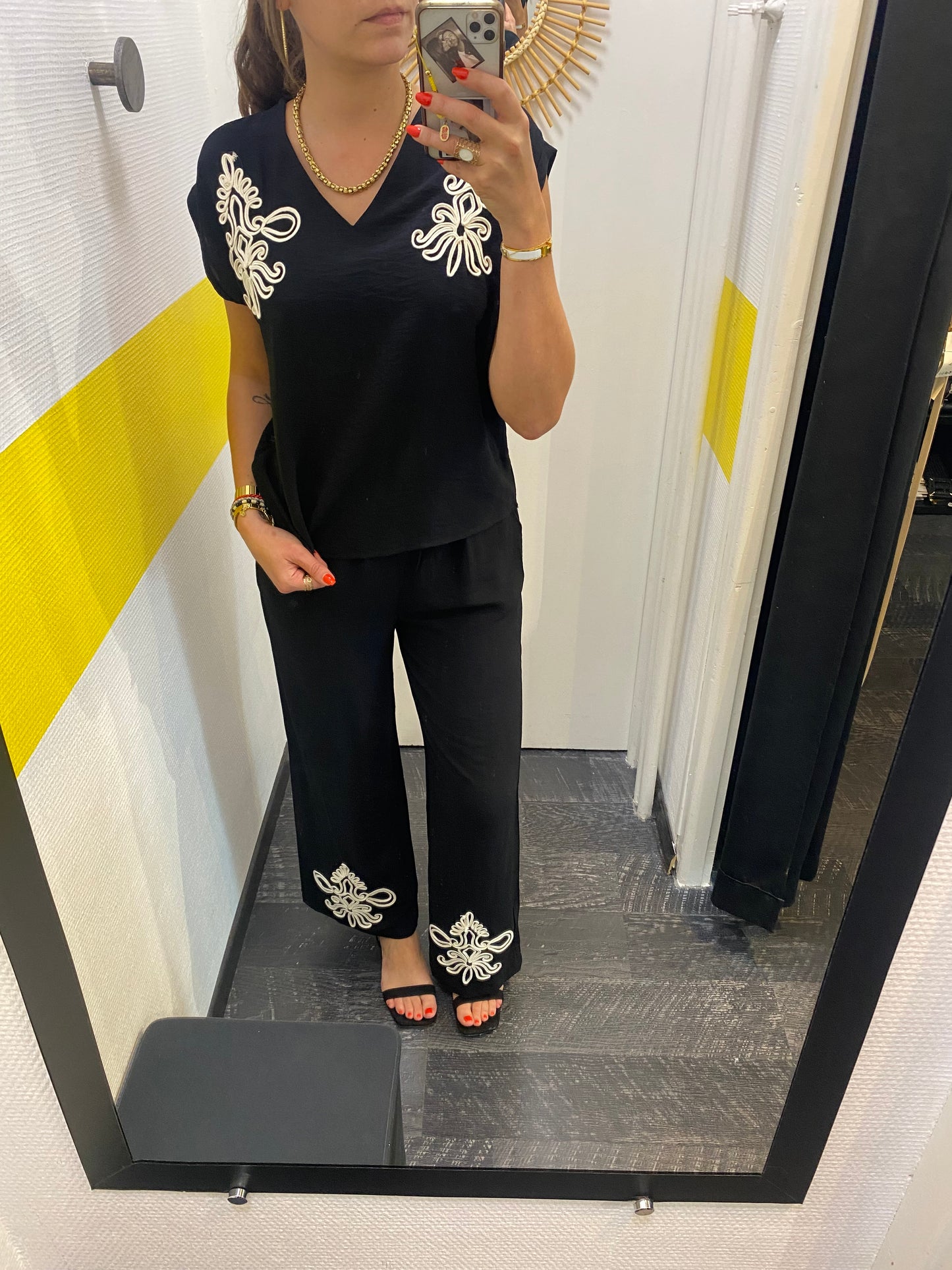 Ensemble noir ou beige