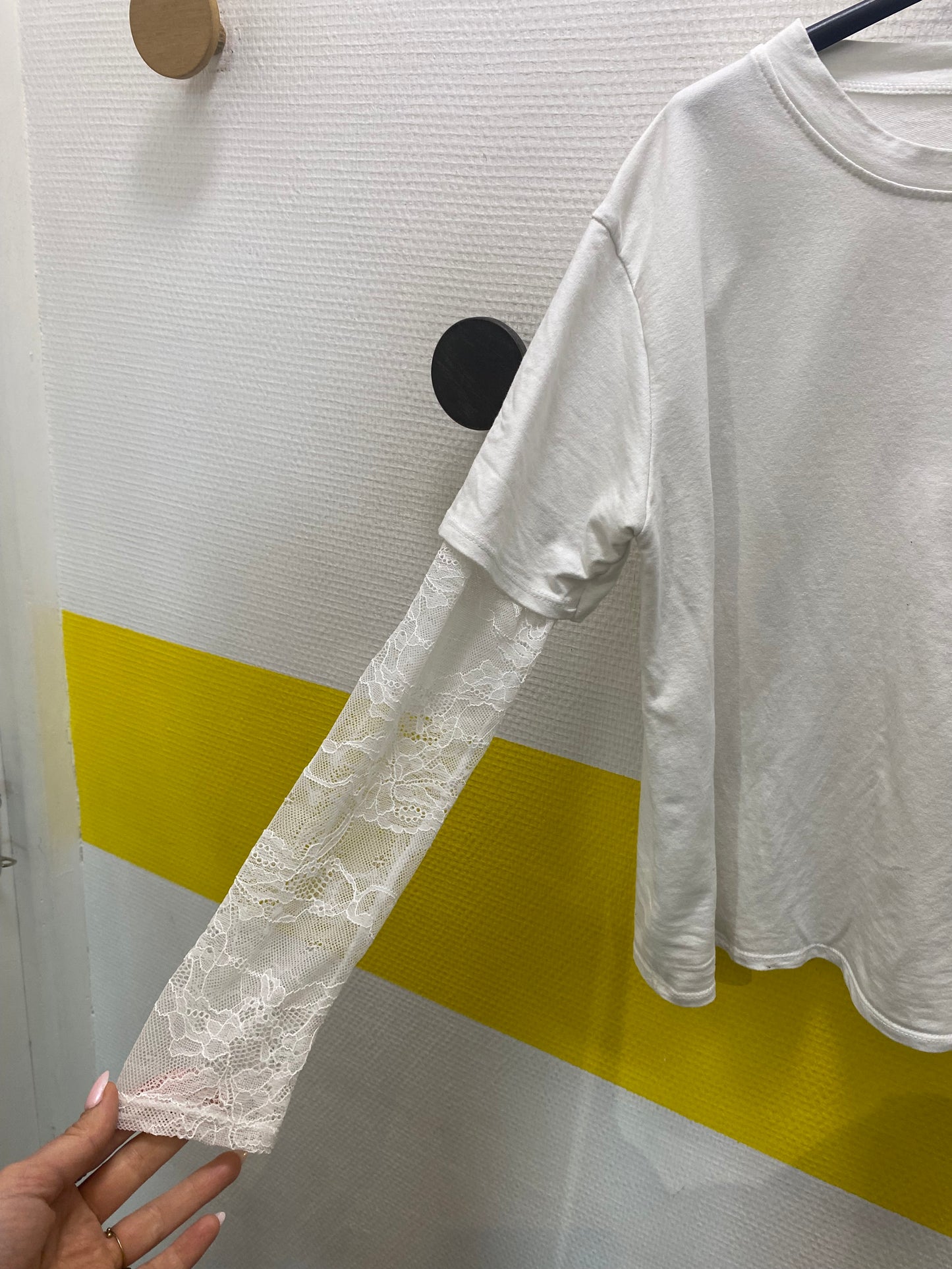 Teeshirt manches dentelle