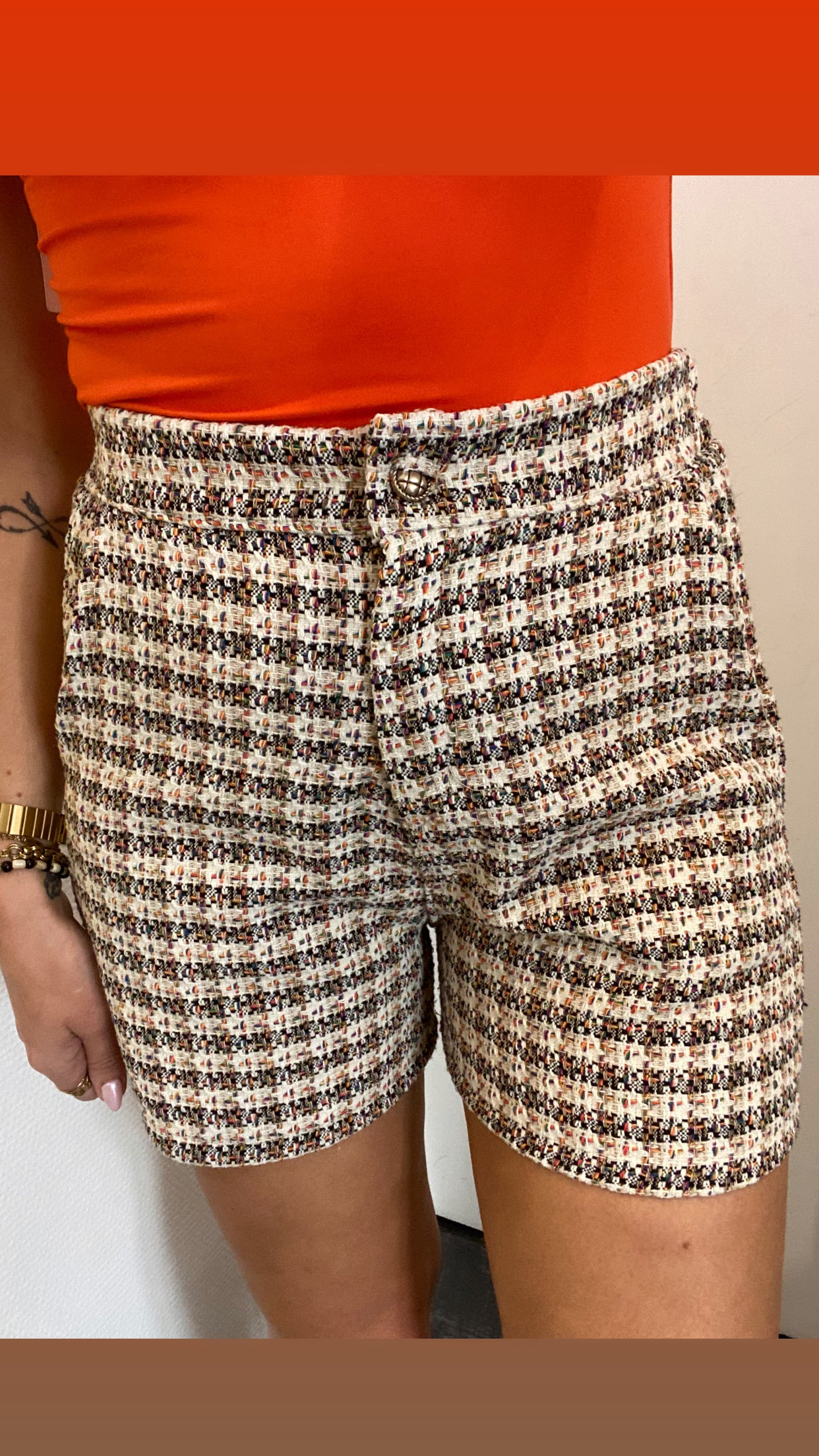 Short tweed orange