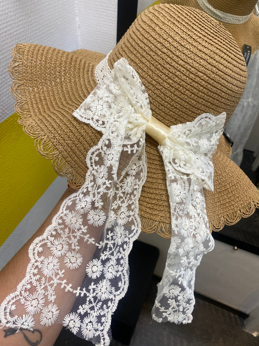 Chapeau avec dentelle