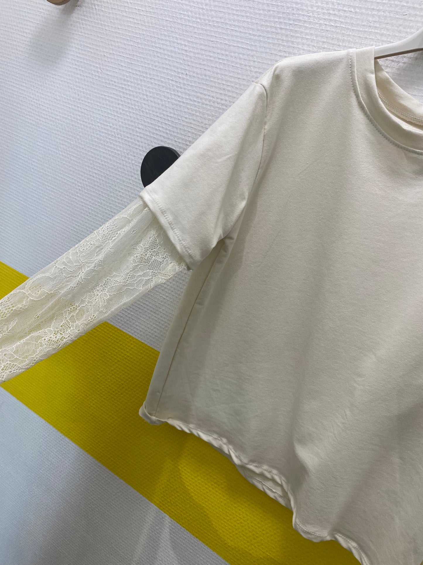 Teeshirt manches dentelle